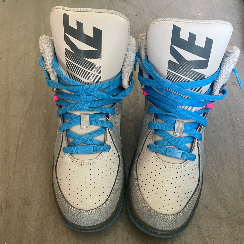 Nike Court Invader